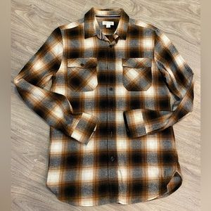 Lightweight men’s flannel shirt